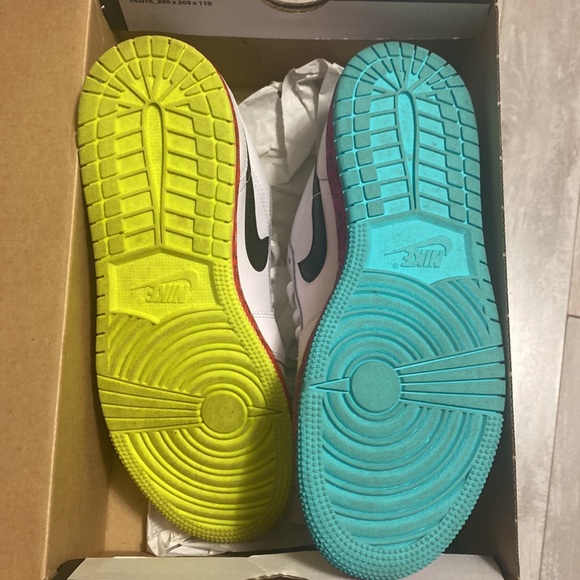 Air jordan 1 low grade school - Picture 4 of 5